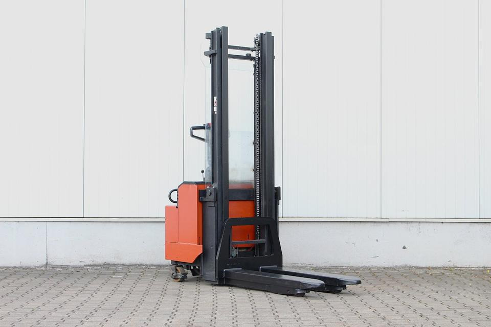 BT LSV1250 - 3400mm - Stacker: picture 4 BT LSV1250 - 3400mm - Stacker: picture 4