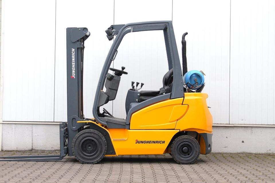 JUNGHEINRICH TFG316s Triplex 4,5m UVV - LPG forklift: picture 4 JUNGHEINRICH TFG316s Triplex 4,5m UVV - LPG forklift: picture 4