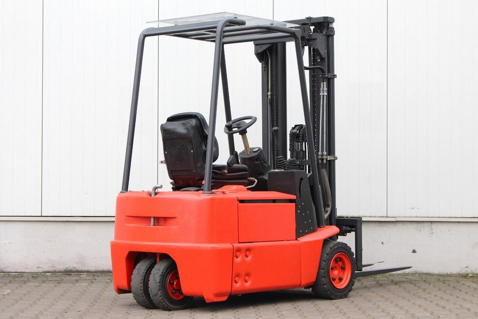 LINDE E15Z-02 Triplex 4,7m - Electric forklift: picture 2 LINDE E15Z-02 Triplex 4,7m - Electric forklift: picture 2