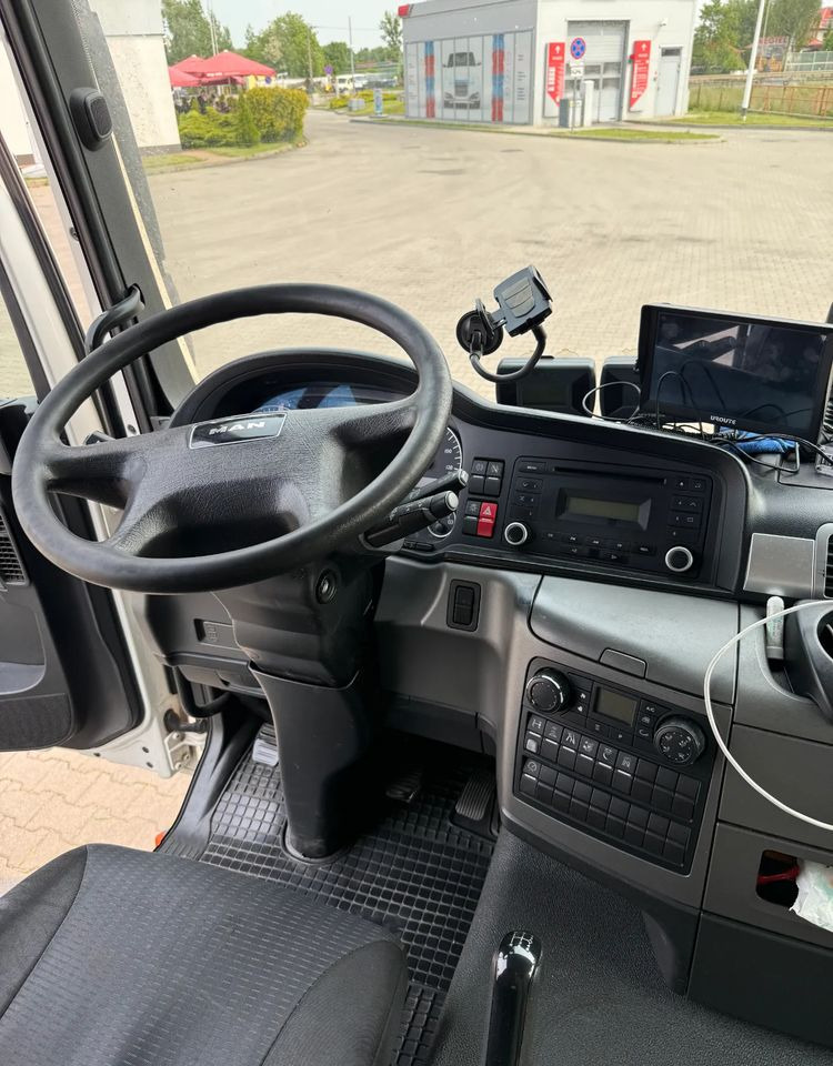 Curtainsider truck MAN: picture 8 Curtainsider truck MAN: picture 8