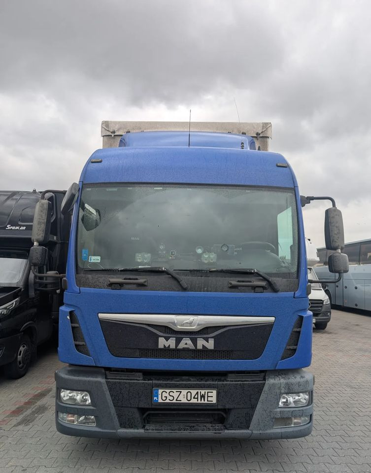 MAN TRUCK TGL - Curtainsider truck: picture 2 MAN TRUCK TGL - Curtainsider truck: picture 2