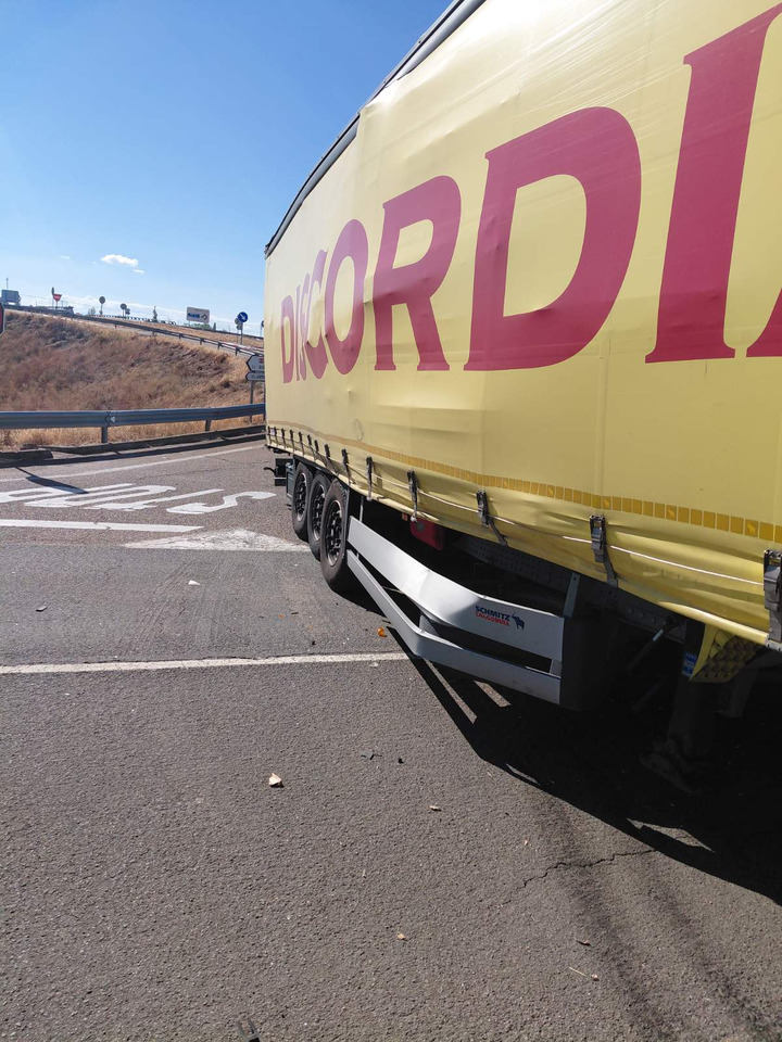 SCHMITZ SCB S3 - located in Spain - Curtainsider semi-trailer: picture 4 SCHMITZ SCB S3 - located in Spain - Curtainsider semi-trailer: picture 4