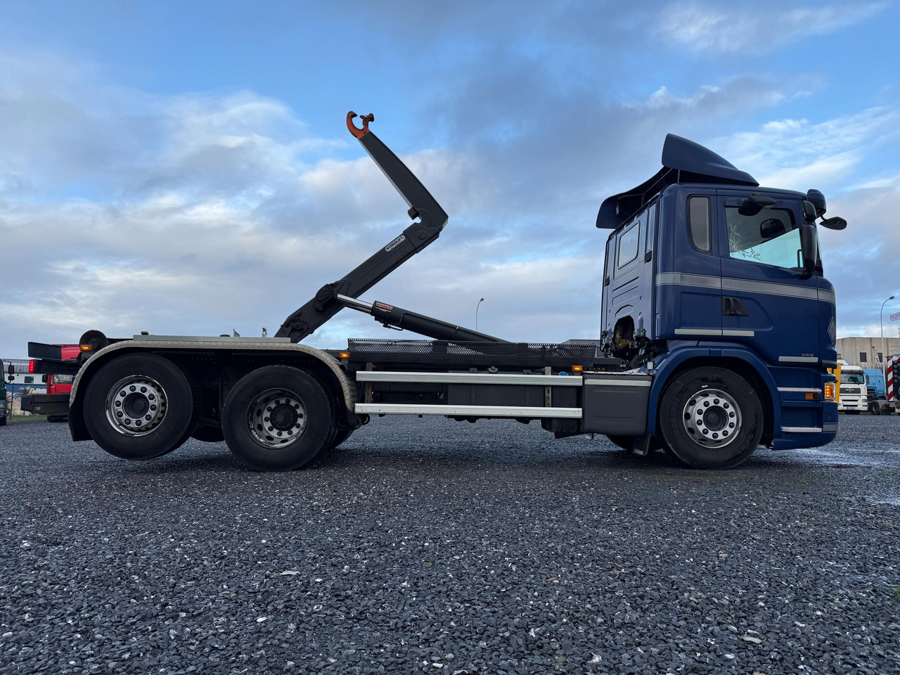 SCANIA G410 - Hook lift truck: picture 4 SCANIA G410 - Hook lift truck: picture 4