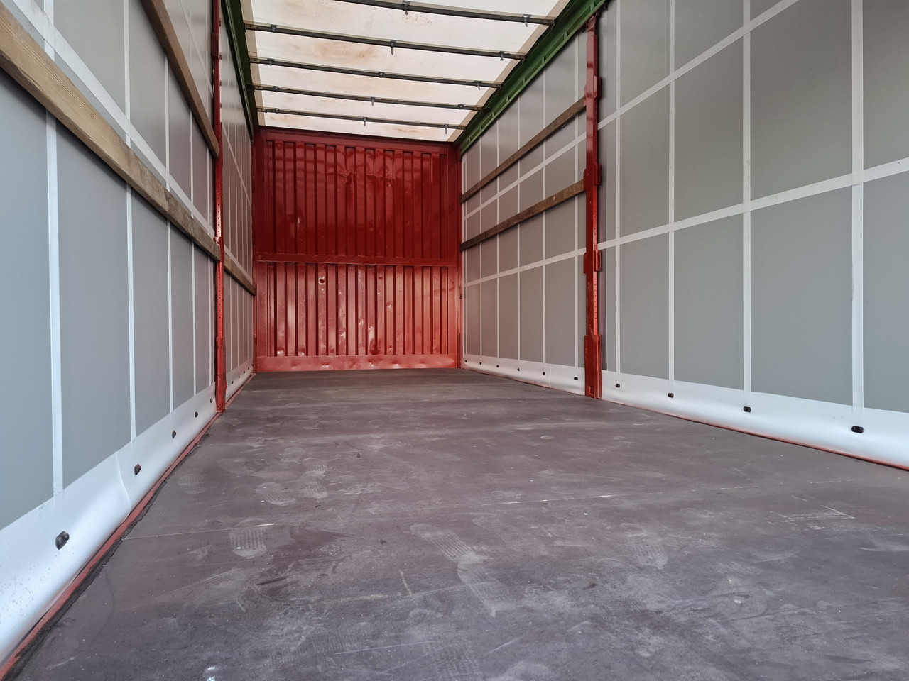 Curtainsider truck MAN TGX 26.440 E6: picture 16