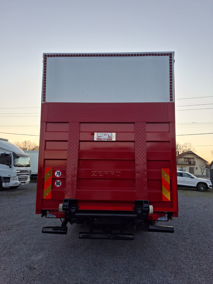 Curtainsider truck MAN TGX 26.440 E6: picture 10