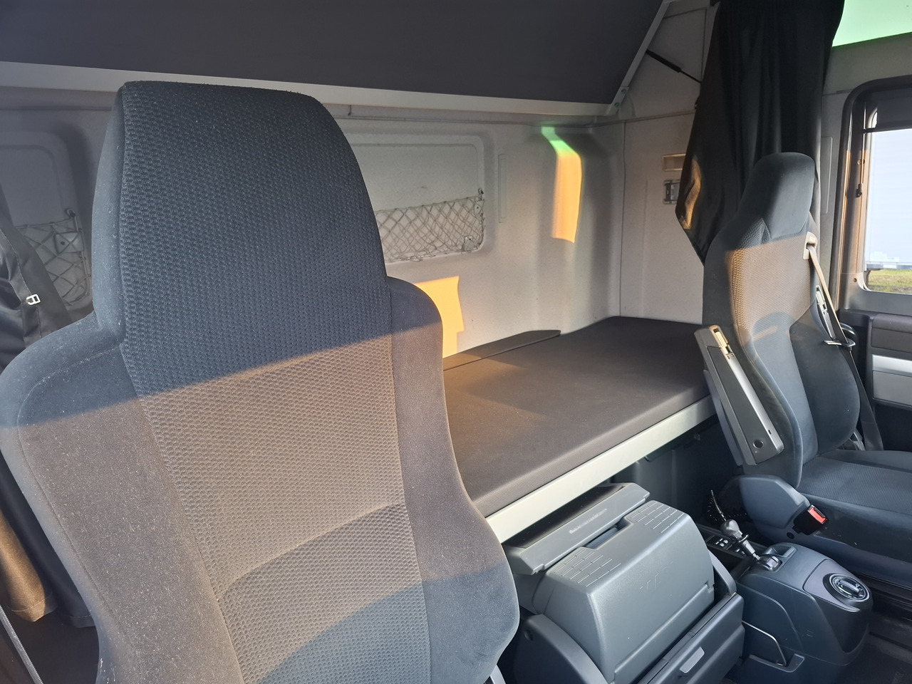 Curtainsider truck MAN TGX 26.440 E6: picture 28