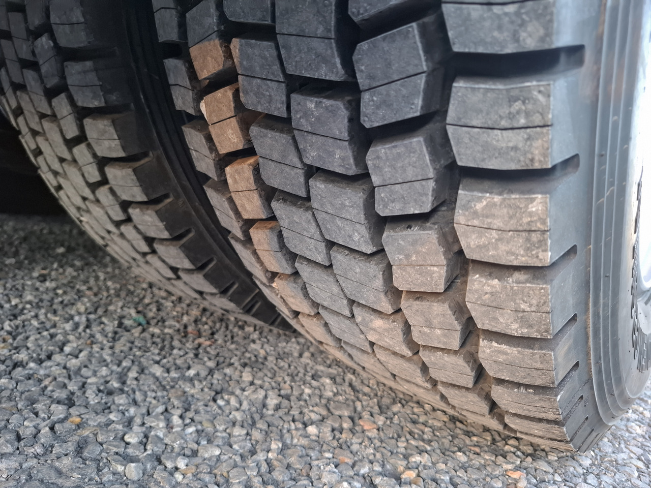 Curtainsider truck MAN TGX 26.440 E6: picture 30