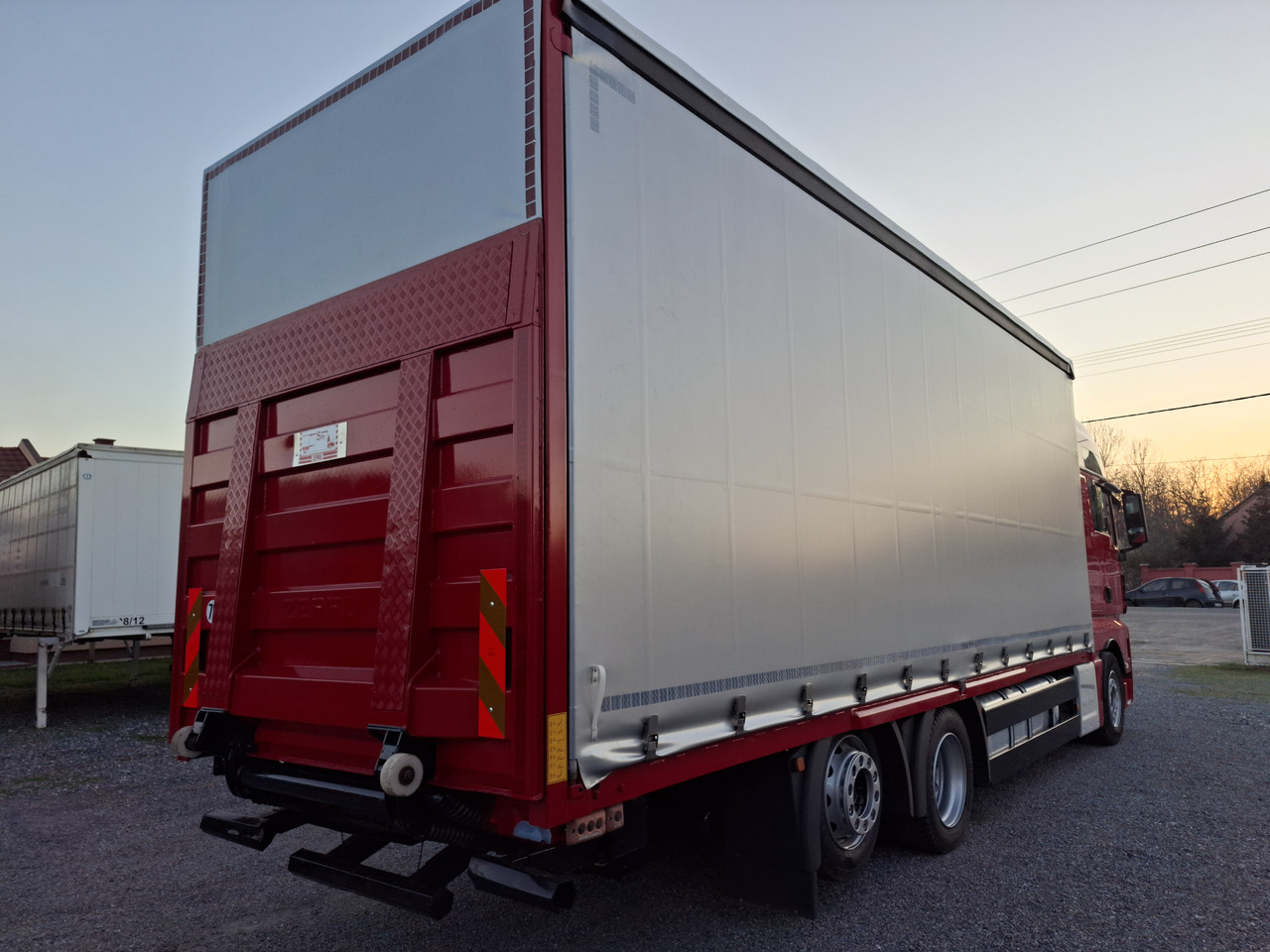 Curtainsider truck MAN TGX 26.440 E6: picture 11