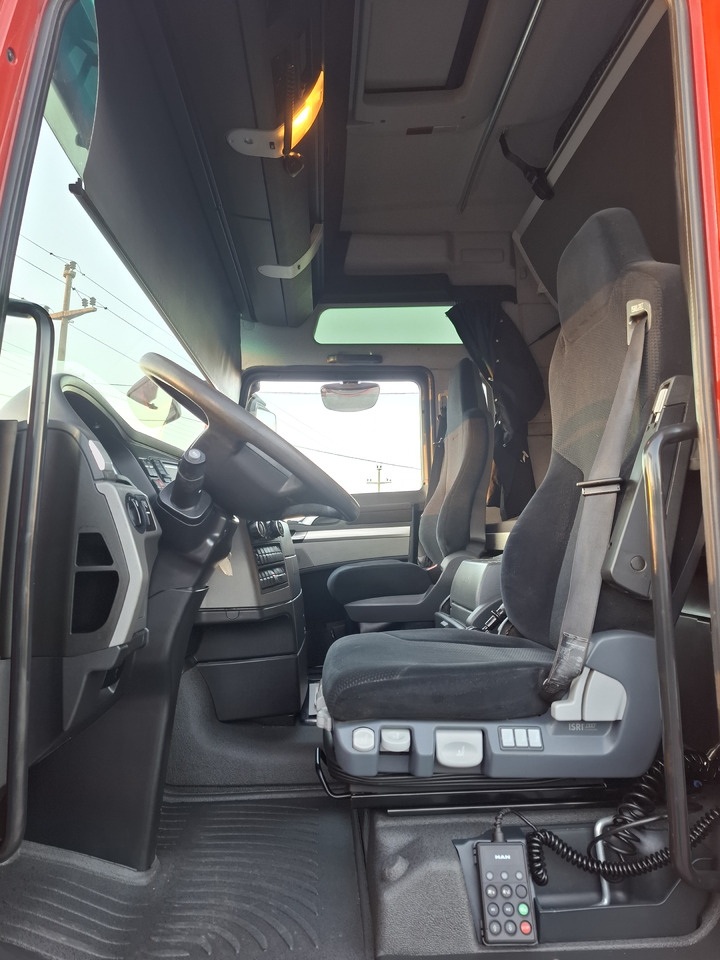 Curtainsider truck MAN TGX 26.440 E6: picture 20