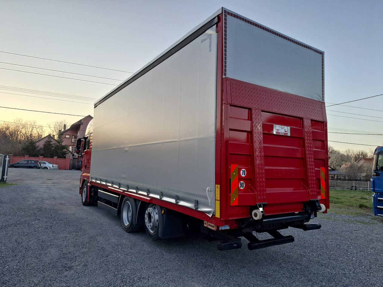 Curtainsider truck MAN TGX 26.440 E6: picture 13