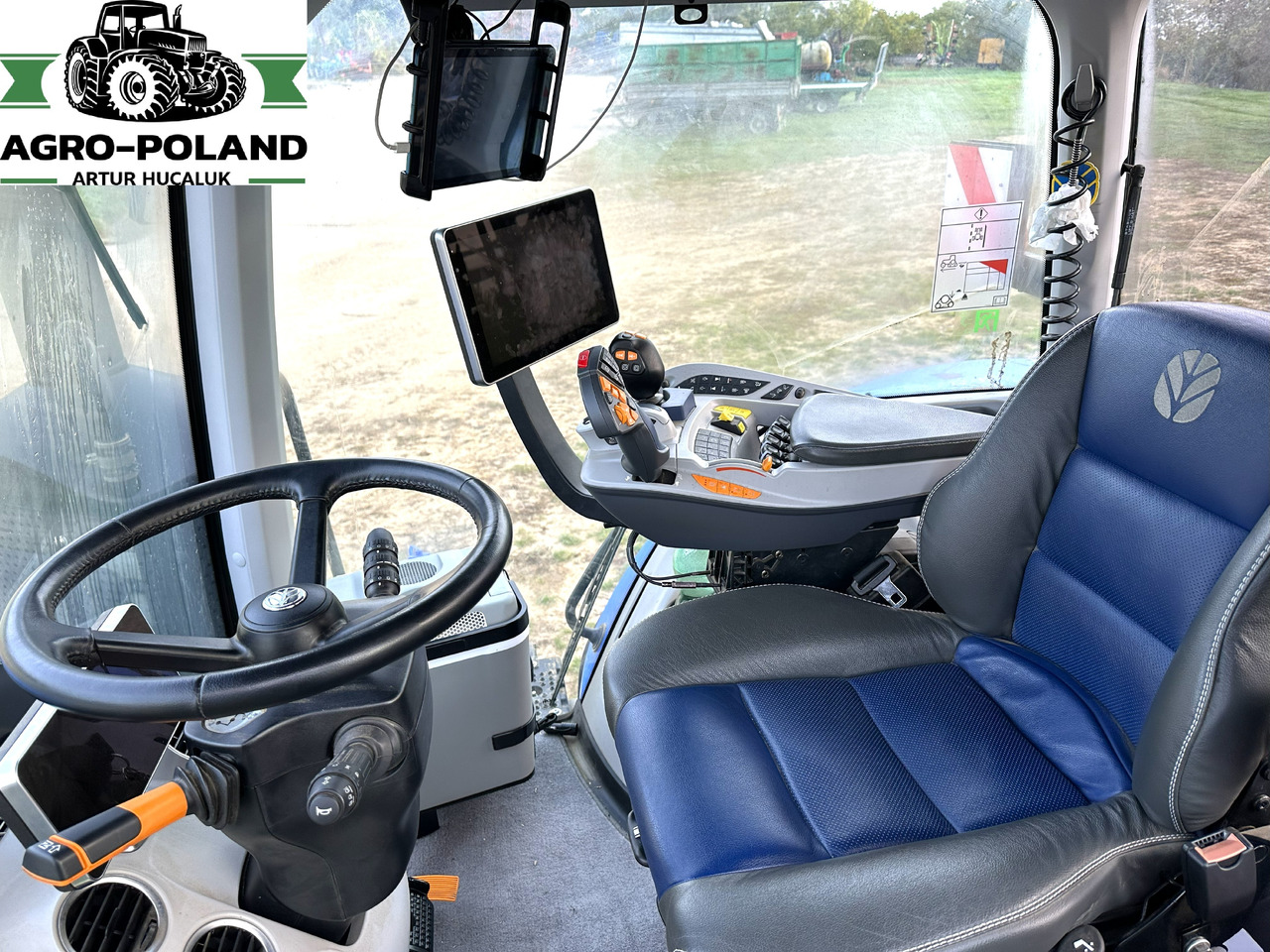 NEW HOLLAND T 8.435 HD SMARTTRAX - 2024 ROK - 1126 h - Farm tractor: picture 3 NEW HOLLAND T 8.435 HD SMARTTRAX - 2024 ROK - 1126 h - Farm tractor: picture 3
