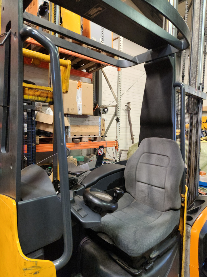 JUNGHEINRICH ETV112 - Reach truck: picture 4 JUNGHEINRICH ETV112 - Reach truck: picture 4