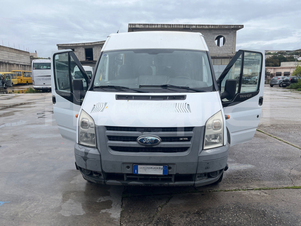 Ford Transit - Minibus, Passenger van: picture 2 Ford Transit - Minibus, Passenger van: picture 2