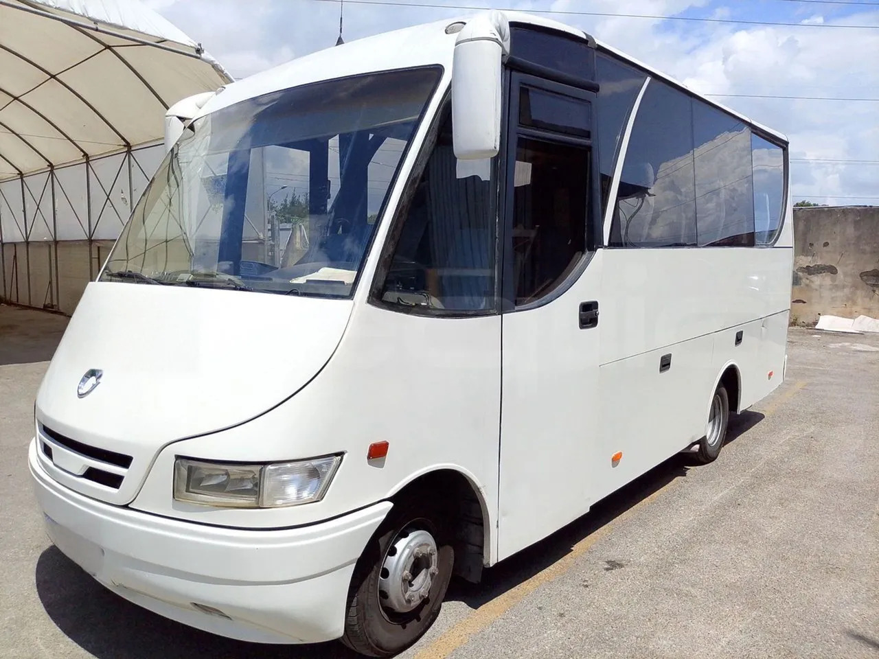 Coach Iveco Daily: picture 1