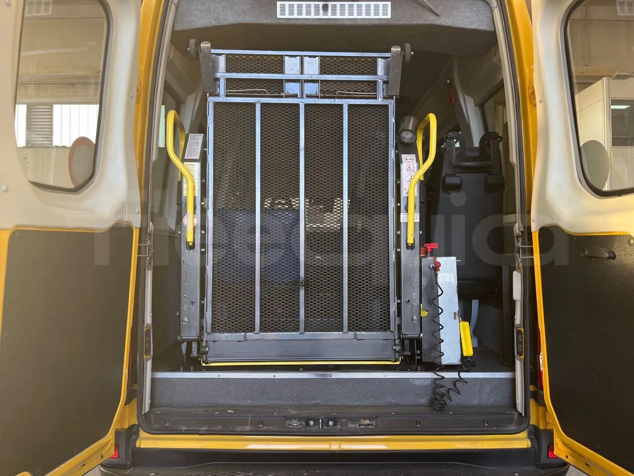 School bus Iveco Daily: picture 14 School bus Iveco Daily: picture 14