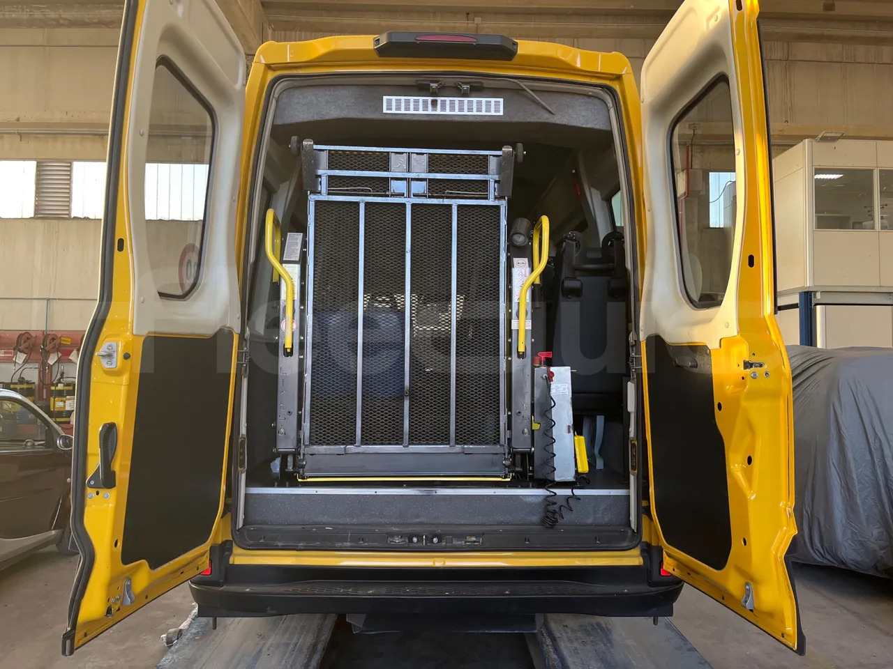 School bus Iveco Daily: picture 15 School bus Iveco Daily: picture 15