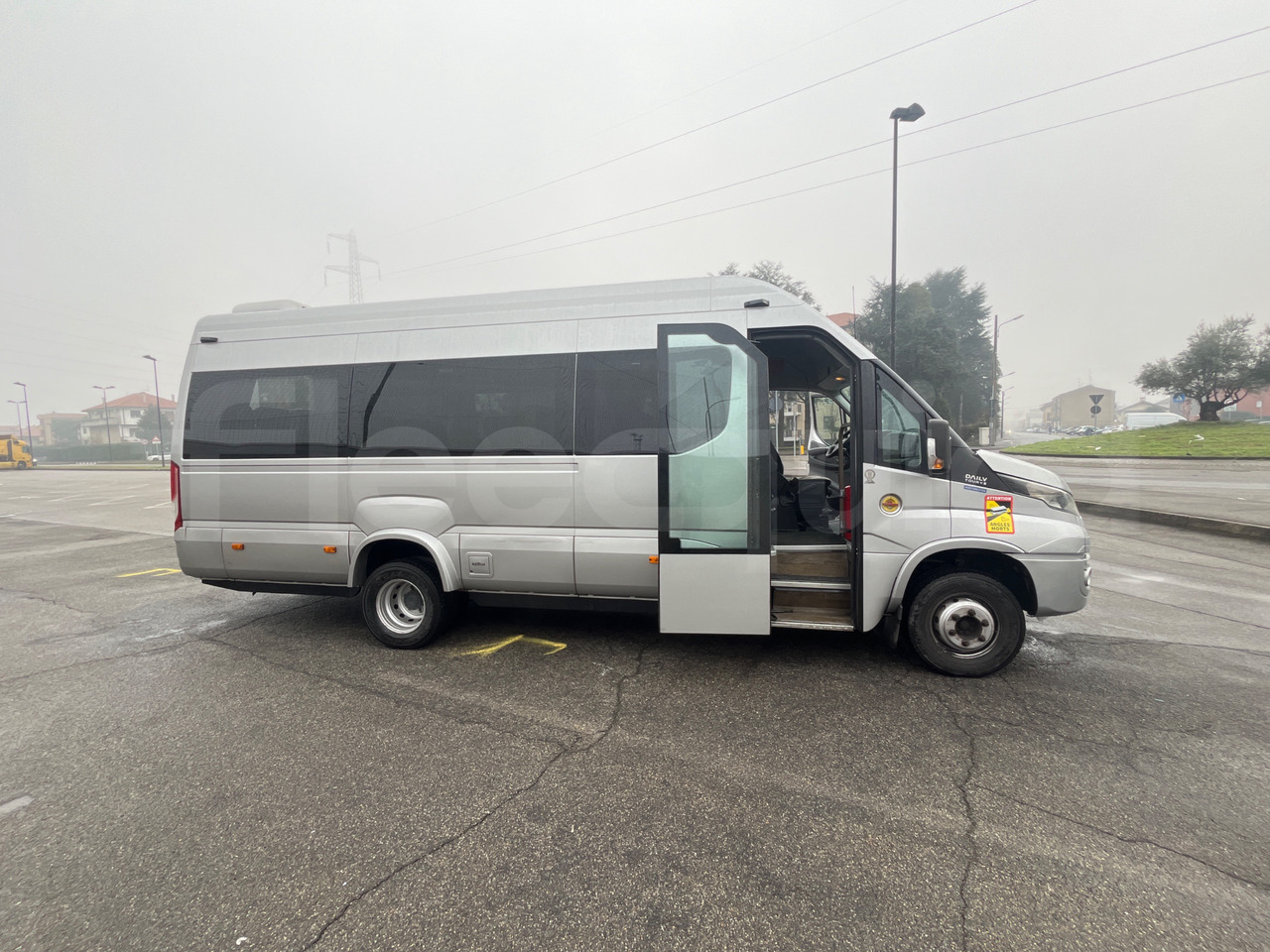 Minibus, Passenger van Iveco Daily: picture 11