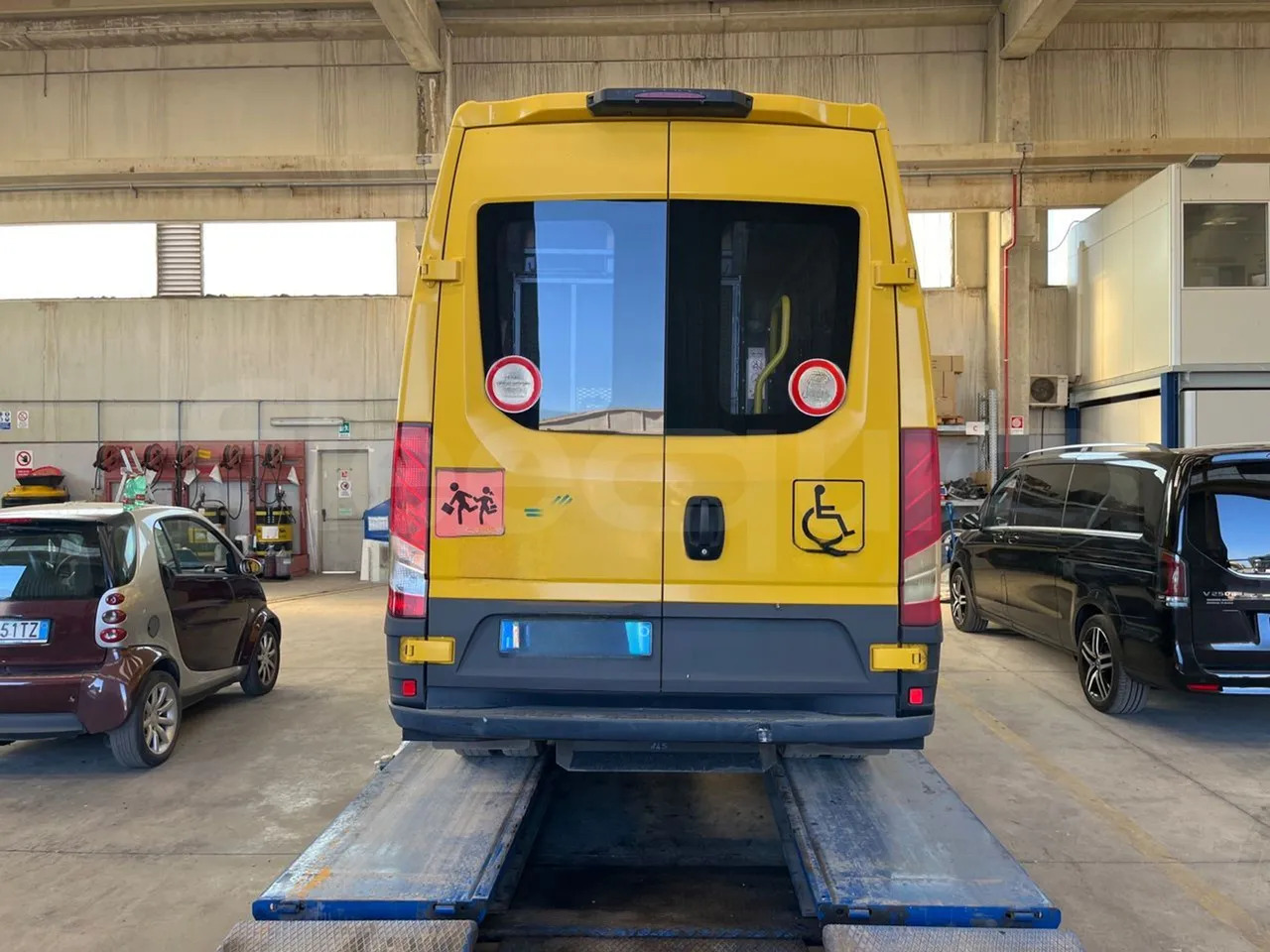 Iveco Daily - School bus: picture 4 Iveco Daily - School bus: picture 4