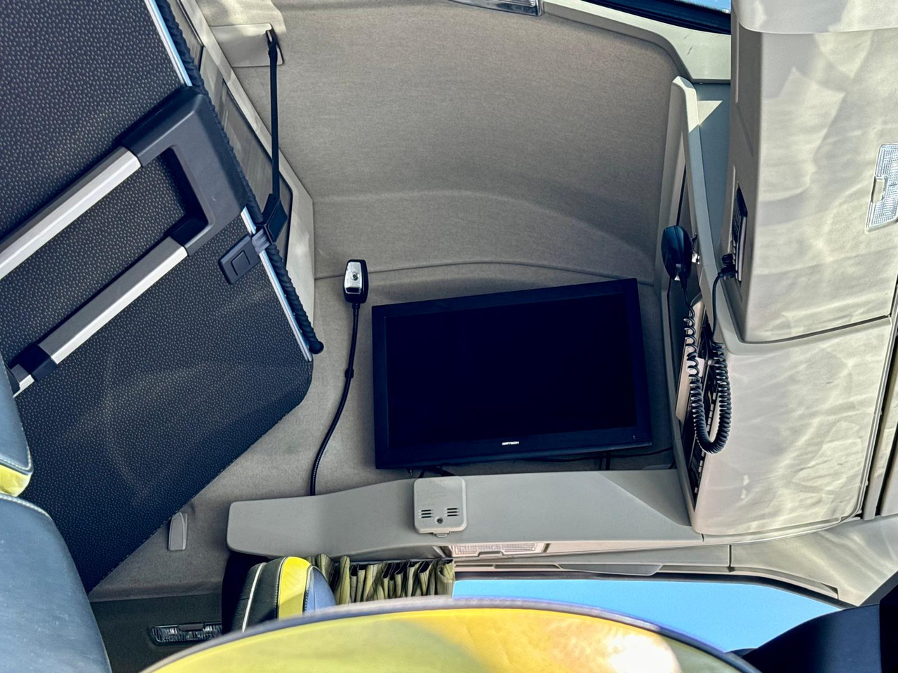 Volvo FH-16-750 SZM 6x4 Retarder TÜV 09.2026 on lease Volvo FH-16-750 SZM 6x4 Retarder TÜV 09.2026: picture 24 Volvo FH-16-750 SZM 6x4 Retarder TÜV 09.2026 on lease Volvo FH-16-750 SZM 6x4 Retarder TÜV 09.2026: picture 24