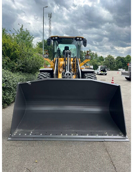 Wheel loader Volvo L 90 H: picture 8