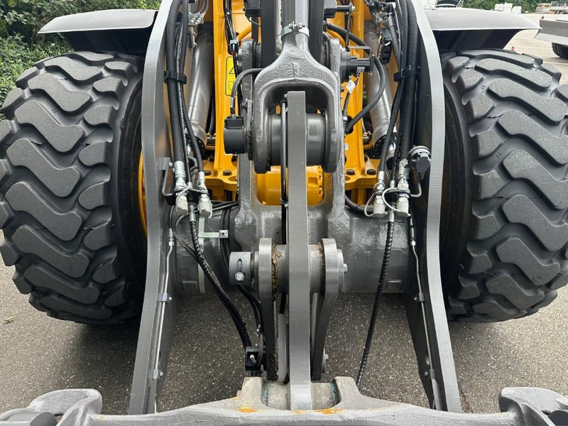 Wheel loader Volvo L 90 H: picture 11