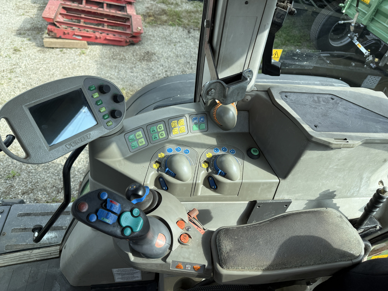 Farm tractor Fendt 415 TMS: picture 7