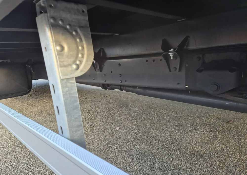 Iveco 70C18 3.0 180KM/ Skrzyniowy / 1 Właściciel/ Himatic 8b/ Rozstaw osi max 5.1m/ - Flatbed van: picture 5 Iveco 70C18 3.0 180KM/ Skrzyniowy / 1 Właściciel/ Himatic 8b/ Rozstaw osi max 5.1m/ - Flatbed van: picture 5