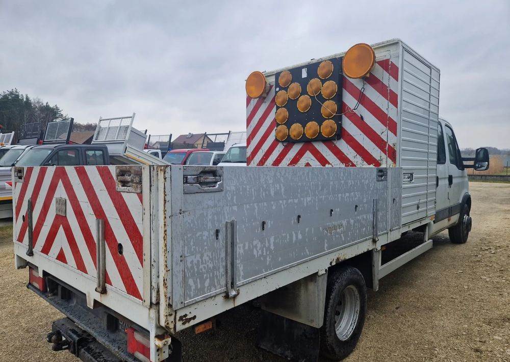 Skrzynia ładunkowa Sygnalizacja świetlna koguty Roboty drogowe, stan idealny! - Flatbed body: picture 2 Skrzynia ładunkowa Sygnalizacja świetlna koguty Roboty drogowe, stan idealny! - Flatbed body: picture 2