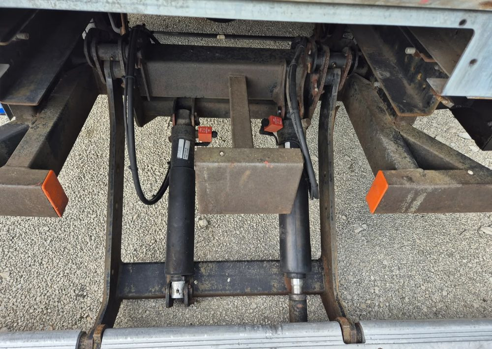 Winda Dhollandia 750kg Iveco , 2015 rok ,stan bdb! - Tail lift: picture 4 Winda Dhollandia 750kg Iveco , 2015 rok ,stan bdb! - Tail lift: picture 4