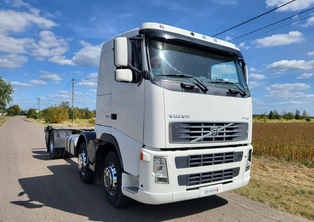 Volvo FH 500 8x2 - Cab chassis truck: picture 2 Volvo FH 500 8x2 - Cab chassis truck: picture 2