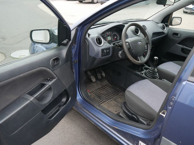 Ford Fiesta 1,3 51 kW Ambiente - Car: picture 5 Ford Fiesta 1,3 51 kW Ambiente - Car: picture 5