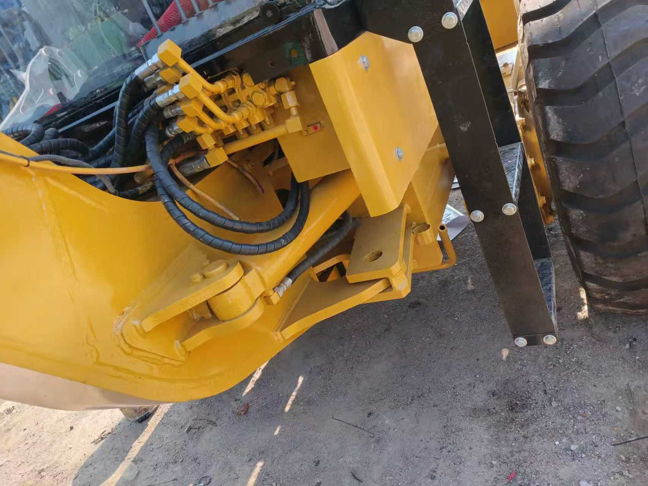 CATERPILLAR 140K used motor grader low price - Grader: picture 5 CATERPILLAR 140K used motor grader low price - Grader: picture 5