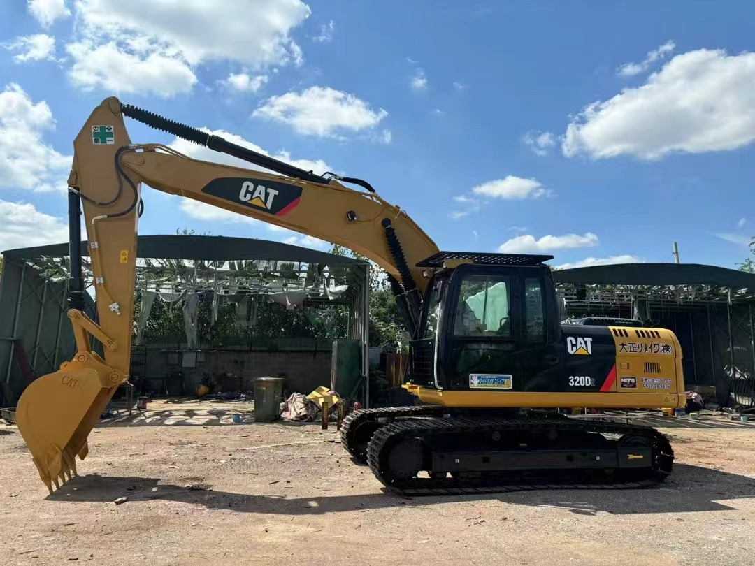 CATERPILLAR 320D2 - Crawler excavator: picture 2 CATERPILLAR 320D2 - Crawler excavator: picture 2
