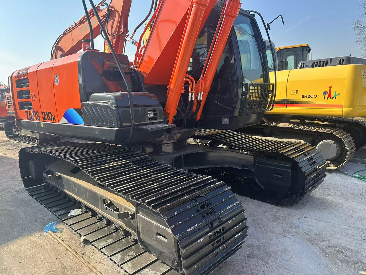 HITACHI ZX210K crawler excavators - Crawler excavator: picture 5 HITACHI ZX210K crawler excavators - Crawler excavator: picture 5