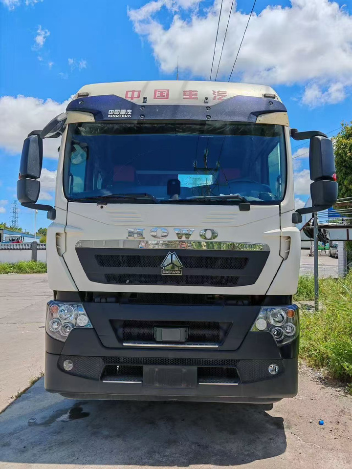 SINOTRUK howo 371,430 ,460 tractor multiple models used and stock new tractors Customizable - Tractor unit: picture 2 SINOTRUK howo 371,430 ,460 tractor multiple models used and stock new tractors Customizable - Tractor unit: picture 2