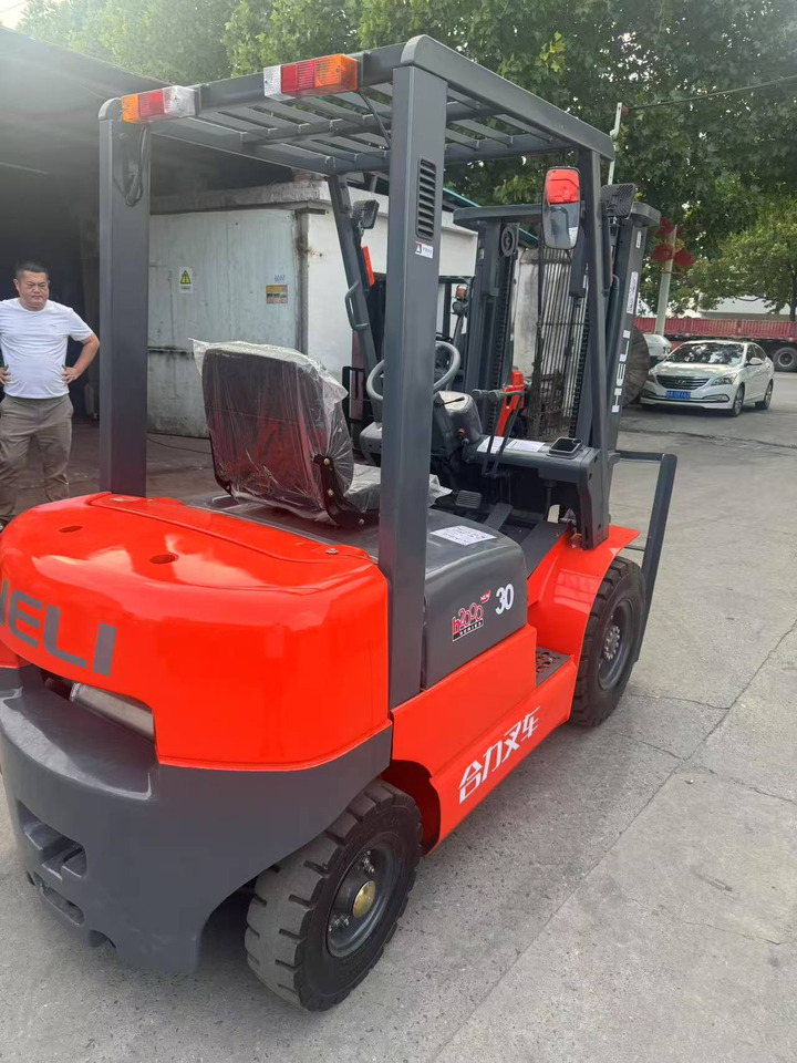 Heli stock new 2024 model 3T diesel forklift Customizable Mast & Clamp - Diesel forklift: picture 3 Heli stock new 2024 model 3T diesel forklift Customizable Mast & Clamp - Diesel forklift: picture 3