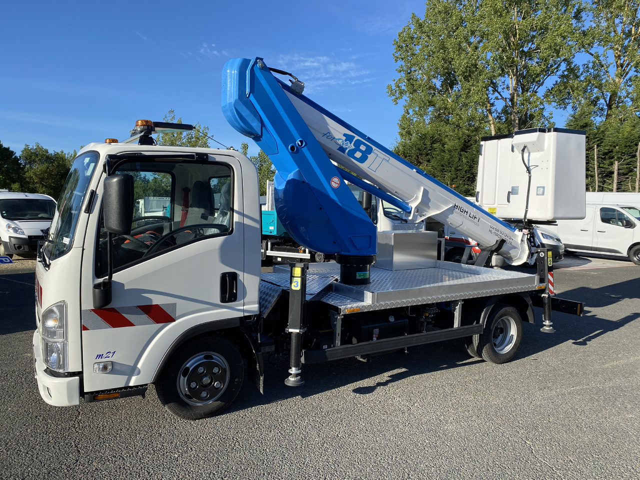 ISUZU M21 SOCAGE 18T NACELLE UTILITAIRES 3T5 - Truck mounted aerial platform: picture 3 ISUZU M21 SOCAGE 18T NACELLE UTILITAIRES 3T5 - Truck mounted aerial platform: picture 3