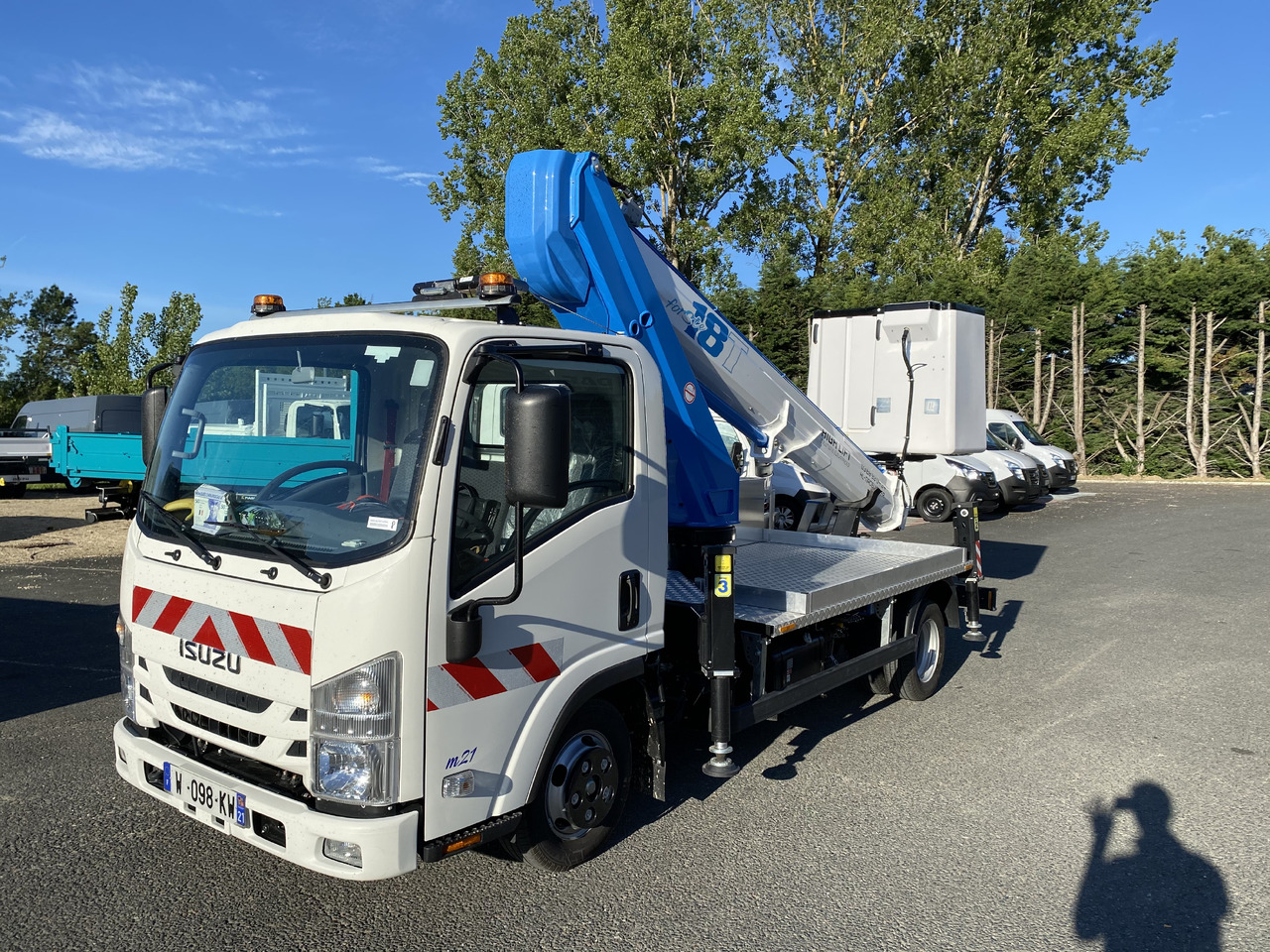 ISUZU M21 SOCAGE 18T NACELLE UTILITAIRES 3T5 - Truck mounted aerial platform: picture 2 ISUZU M21 SOCAGE 18T NACELLE UTILITAIRES 3T5 - Truck mounted aerial platform: picture 2