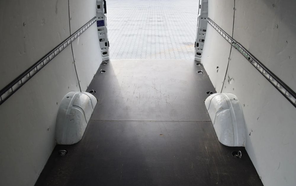 Panel van Iveco DAILY MAXI 35S14 / 2.3 - 140 KM / AUTOMAT HI-MATIC / NOWY MODEL / 3 OSOBY / DOSTAWCZE / BLASZAK / KAMERA COFANIA / TEMPOMAT / KLIMA / 2022 / SERWISOWANY / SPROWADZONY Z NIEMIEC: picture 24