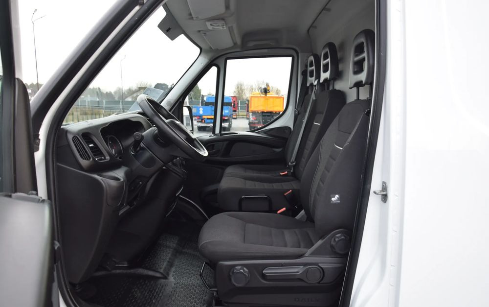 Panel van Iveco DAILY MAXI 35S14 / 2.3 - 140 KM / AUTOMAT HI-MATIC / NOWY MODEL / 3 OSOBY / DOSTAWCZE / BLASZAK / KAMERA COFANIA / TEMPOMAT / KLIMA / 2022 / SERWISOWANY / SPROWADZONY Z NIEMIEC: picture 27