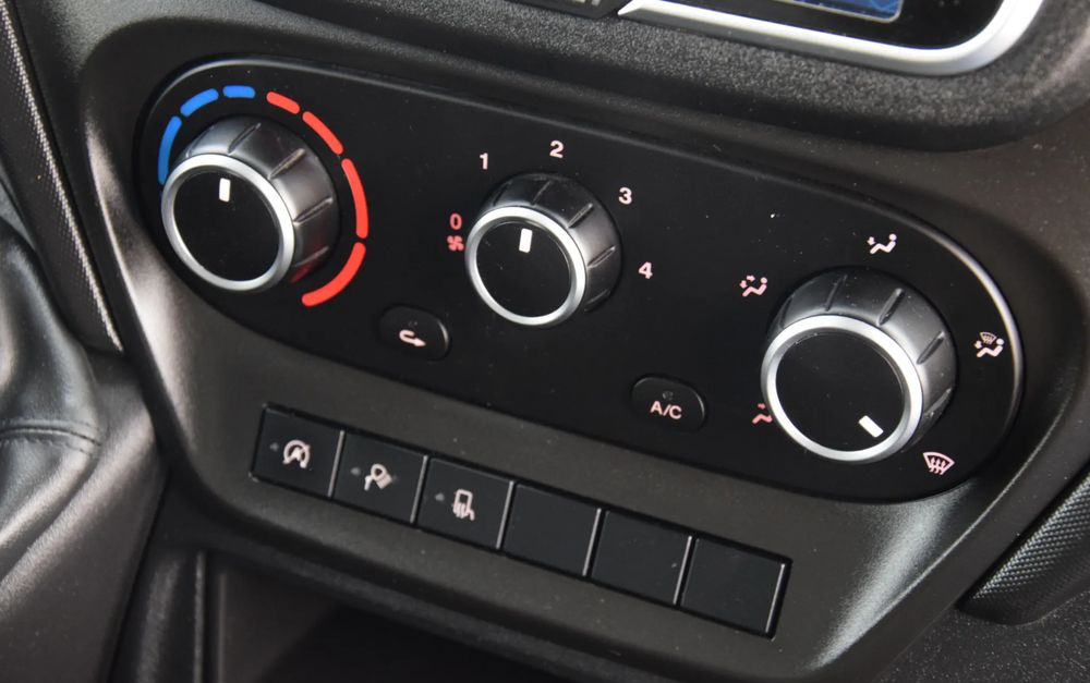 Panel van Iveco DAILY MAXI 35S14 / 2.3 - 140 KM / AUTOMAT HI-MATIC / NOWY MODEL / 3 OSOBY / DOSTAWCZE / BLASZAK / KAMERA COFANIA / TEMPOMAT / KLIMA / 2022 / SERWISOWANY / SPROWADZONY Z NIEMIEC: picture 37