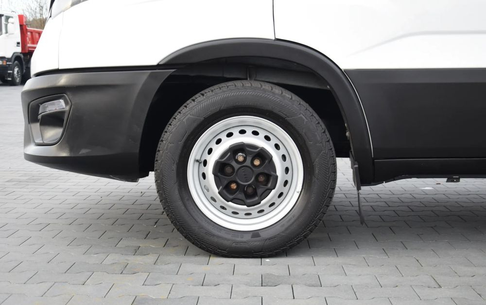 Panel van Iveco DAILY MAXI 35S14 / 2.3 - 140 KM / AUTOMAT HI-MATIC / NOWY MODEL / 3 OSOBY / DOSTAWCZE / BLASZAK / KAMERA COFANIA / TEMPOMAT / KLIMA / 2022 / SERWISOWANY / SPROWADZONY Z NIEMIEC: picture 14