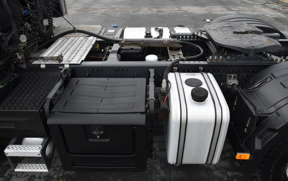 Tractor unit Volvo FH500 / NISKA KABINA / HYDRAULIKA / EURO 6 / ACC / LEDY / ALUFELGI / SERWISOWANY / SPROWADZONY: picture 17