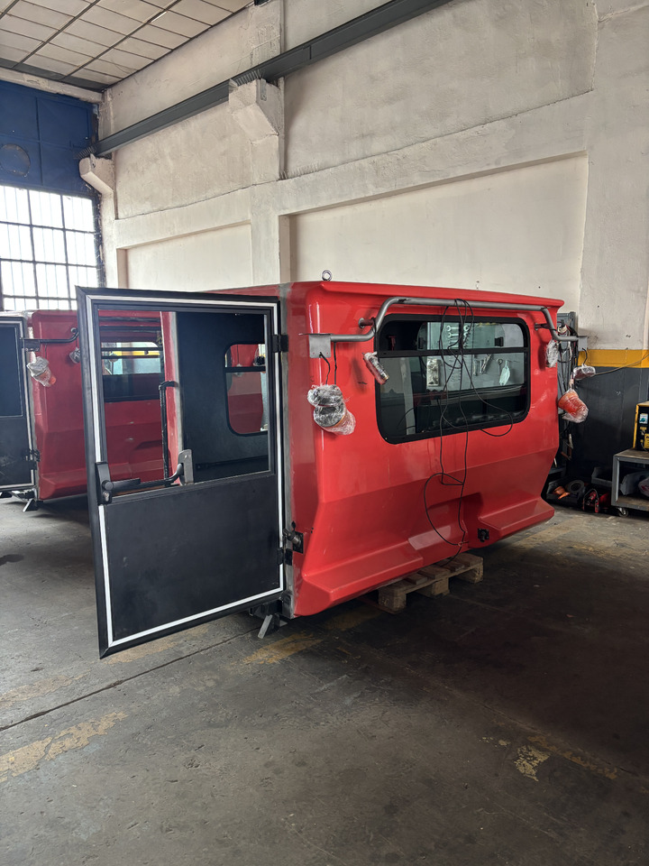 KÄSSBOHRER PISTENBULLY PB100 CABIN - Snow removal vehicle: picture 1 KÄSSBOHRER PISTENBULLY PB100 CABIN - Snow removal vehicle: picture 1