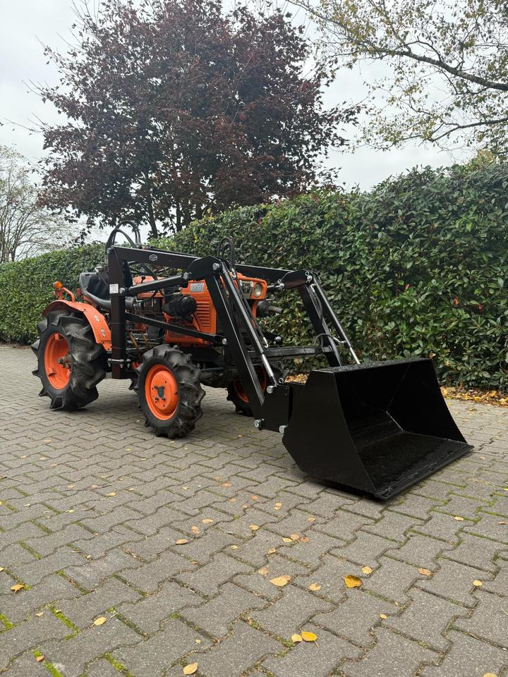 Angebot Kleintraktor Kubota B7001 mit Frontlader - Compact tractor: picture 2 Angebot Kleintraktor Kubota B7001 mit Frontlader - Compact tractor: picture 2