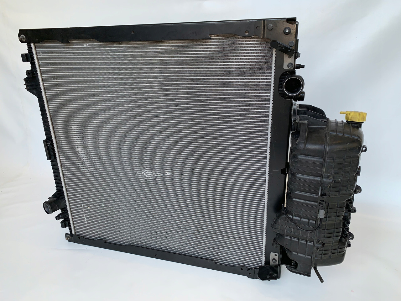 CHŁODNICA MAN TGX EURO 6 NR 1072 - Radiator for Truck: picture 1 CHŁODNICA MAN TGX EURO 6 NR 1072 - Radiator for Truck: picture 1