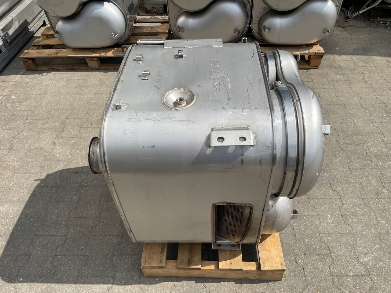 KATALIZATOR MAN TGX TGS EURO 6 DPF TŁUMIK WYDECH 81151036101 - Catalytic converter for Truck: picture 4 KATALIZATOR MAN TGX TGS EURO 6 DPF TŁUMIK WYDECH 81151036101 - Catalytic converter for Truck: picture 4