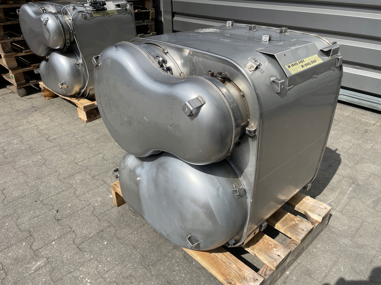 KATALIZATOR MAN TGX TGS EURO 6 DPF TŁUMIK WYDECH 81151036101 - Catalytic converter for Truck: picture 1 KATALIZATOR MAN TGX TGS EURO 6 DPF TŁUMIK WYDECH 81151036101 - Catalytic converter for Truck: picture 1