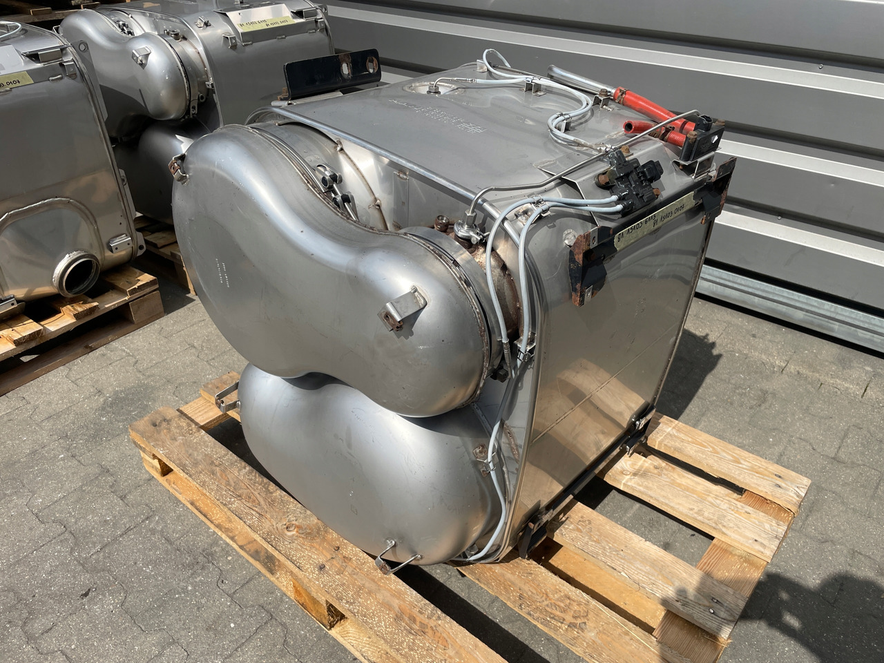 KATALIZATOR MAN TGX TGS EURO 6 DPF TŁUMIK WYDECH 81151036115 - Catalytic converter for Truck: picture 1 KATALIZATOR MAN TGX TGS EURO 6 DPF TŁUMIK WYDECH 81151036115 - Catalytic converter for Truck: picture 1