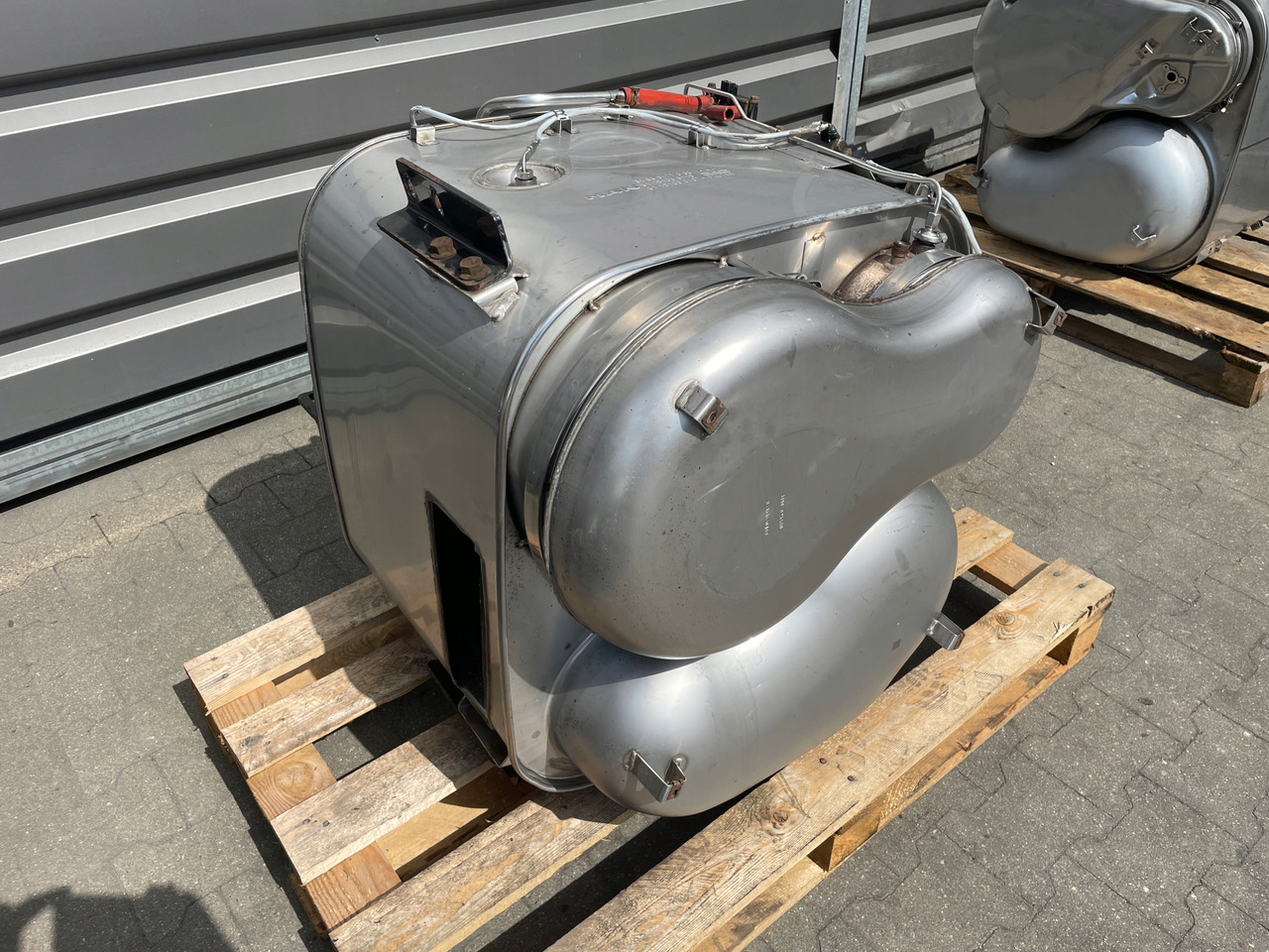 KATALIZATOR MAN TGX TGS EURO 6 DPF TŁUMIK WYDECH 81151036115 - Catalytic converter for Truck: picture 3 KATALIZATOR MAN TGX TGS EURO 6 DPF TŁUMIK WYDECH 81151036115 - Catalytic converter for Truck: picture 3